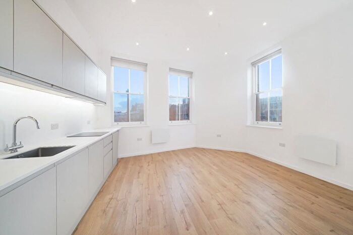 2 Bedroom Flat To Rent In Dunelm Street, Stepney, E1