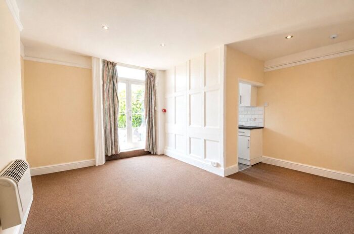 1 Bedroom Flat To Rent In Southfield Road, Westbury-On-Trym, Bristol, Somerset, BS9