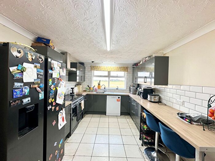 6 Bedroom Bungalow To Rent In Euximoor Drove, Wisbech, PE14