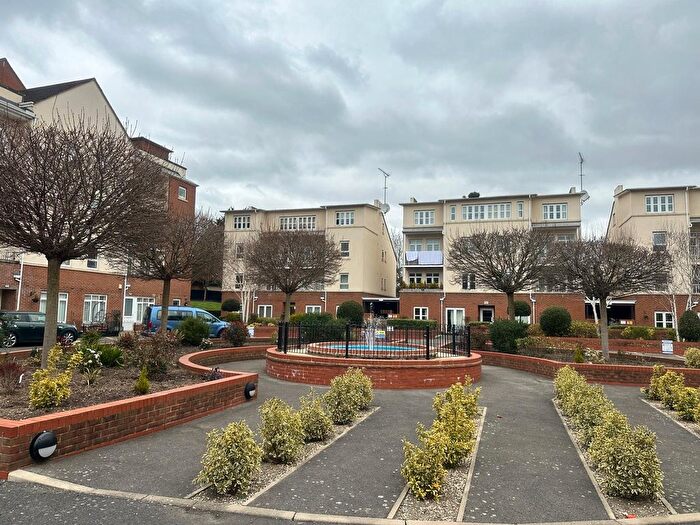 2 Bedroom Flat To Rent In Fitzwilliam Close, Barnet, N20
