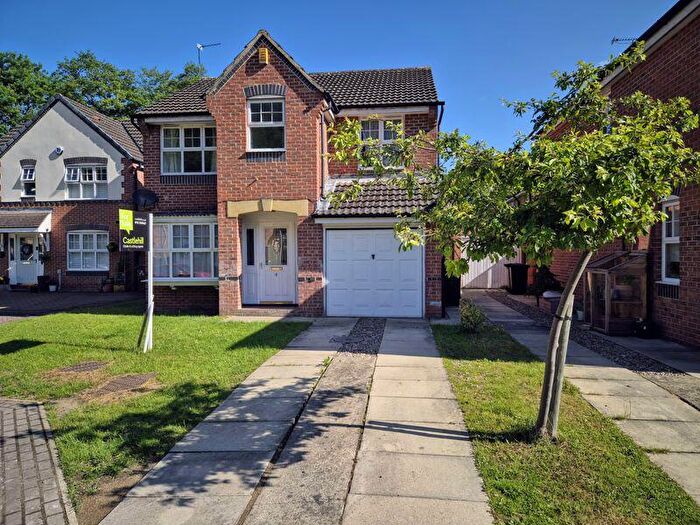 4 Bedroom Detached House For Sale In Pickard Bank, Leeds, LS6