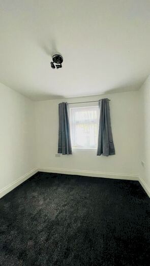 3 Bedroom Flat To Rent In Hatherley Gardens, London, E6