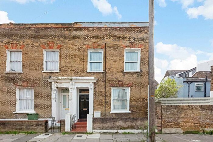 3 Bedroom End Of Terrace House For Sale In Mayall Road, Herne Hill, SE24