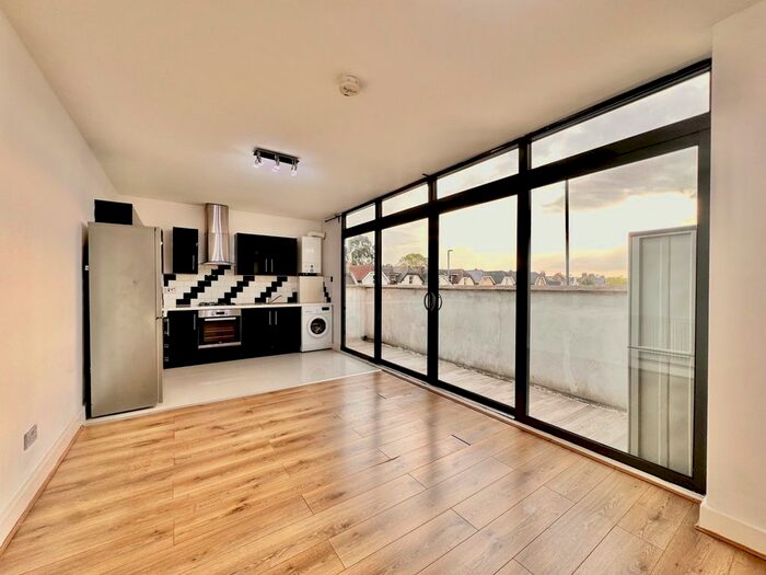 2 Bedroom Flat To Rent In Caxton Road, London, SW19