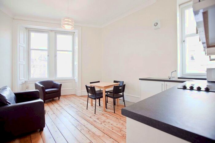 2 Bedroom Flat To Rent In Elm Row, Leith Walk EH7