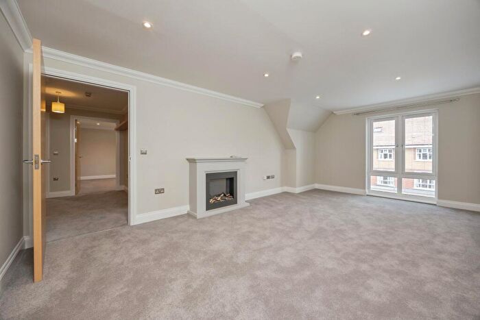 2 Bedroom Flat For Sale In Rowhill Road, Swanley, BR8