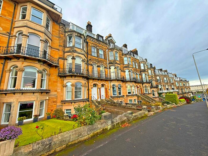 2 Bedroom Flat For Sale In Esplanade, Scarborough, YO11