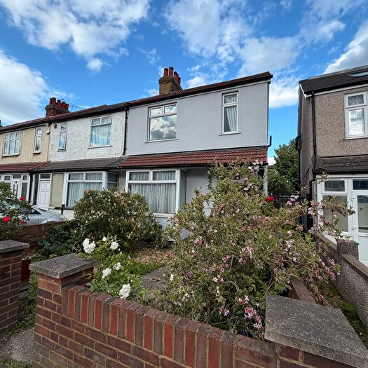 4 Bedroom Detached House To Rent In Dawley Road, Hayes, UB3