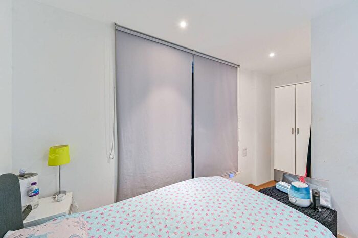 2 Bedroom Flat To Rent In Whiting Way, Rotherhithe, London, SE16