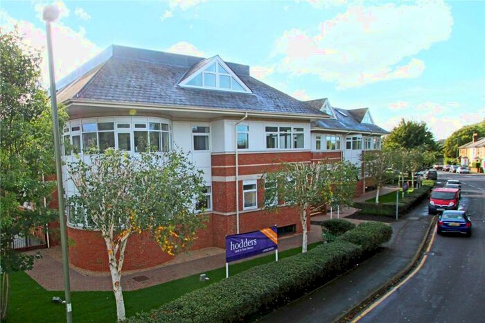 1 Bedroom Apartment To Rent In Chertsey, KT16