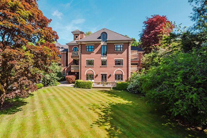 3 Bedroom Flat For Sale In Park Road, Bowdon, WA14