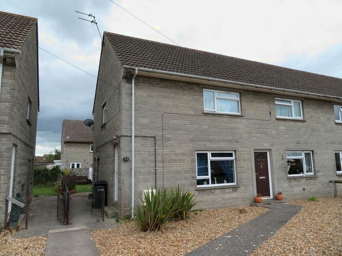 3 Bedroom Flat To Rent In King Ina Road, Somerton, TA11