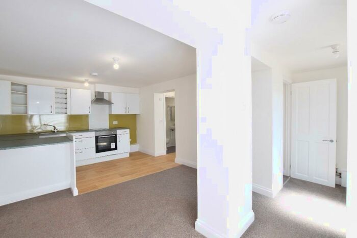 1 Bedroom Flat To Rent In The Drive, Coulsdon, Surrey, CR5