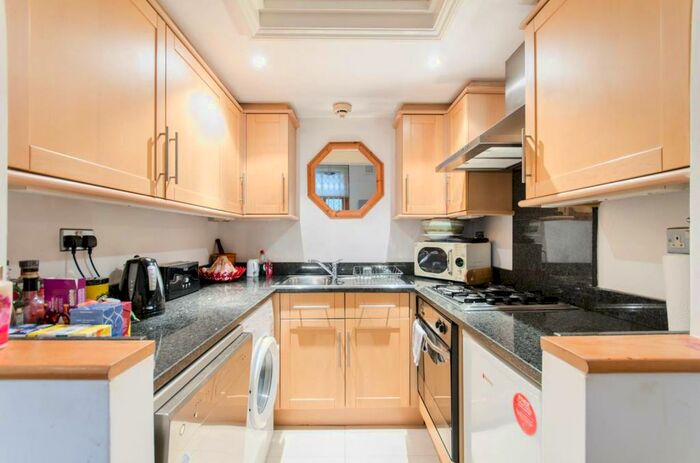 1 Bedroom Flat To Rent In Redcliffe Square, Chelsea, London, SW10