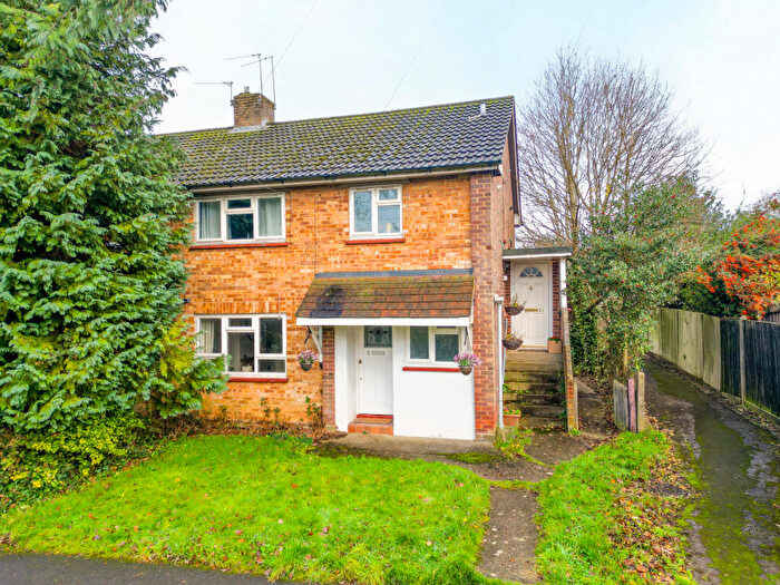 1 Bedroom Maisonette For Sale In Vicarage Lane, Bovingdon, HP3