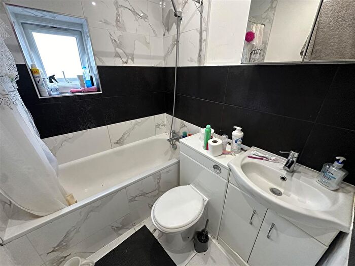 2 Bedroom Flat To Rent In Kimberley Road, London, E17