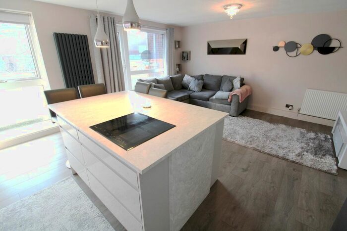 2 Bedroom Flat For Sale In Mayplace Road West, Bexleyheath, DA7