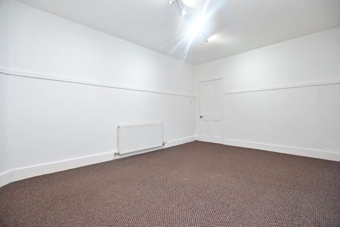 1 Bedroom Flat To Rent In Mount Pleasant Street, Greenock, PA15
