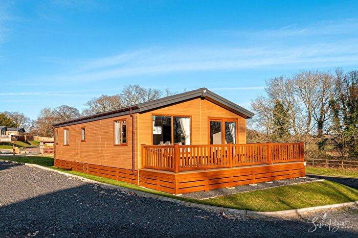 2 Bedroom Mobile/park Home For Sale In Carters Road, Upton, Ryde, PO33