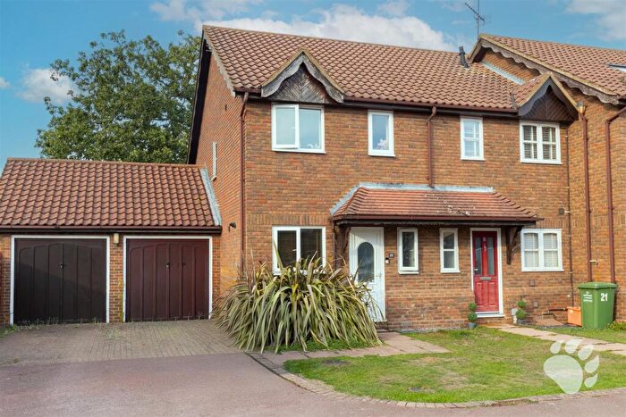 2 Bedroom End Of Terrace House For Sale In Sinclair Walk, Wick Meadows, SS12