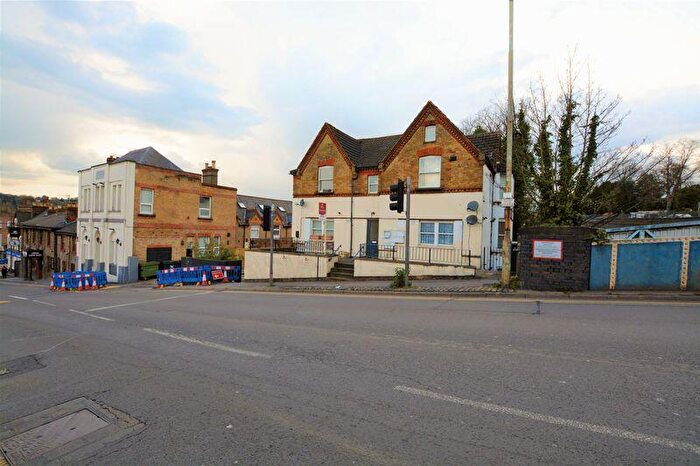 1 Bedroom Flat To Rent In Amersham Hill, High Wycombe, HP13