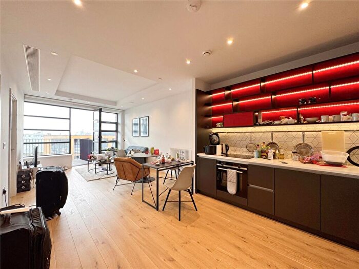 1 Bedroom Apartment To Rent In Defoe House, City Island Way, London, E14