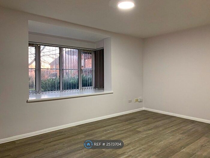 Studio To Rent In Snowdon Drive, London, NW9