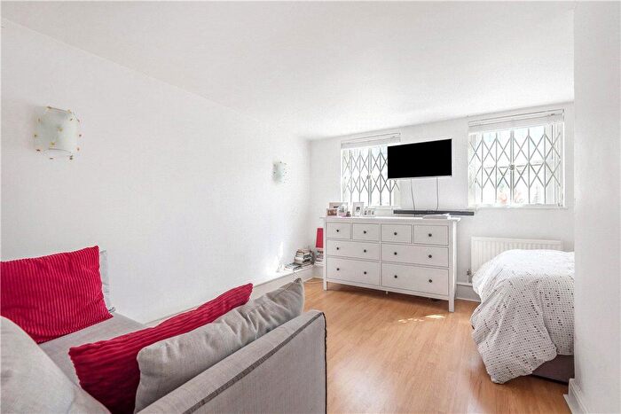 1 Bedroom Studio For Sale In Bermondsey Square, London, SE1