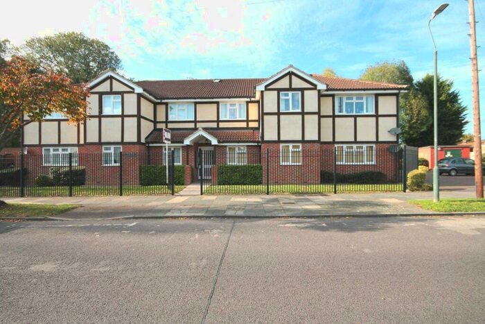 2 Bedroom Apartment To Rent In Cedar Avenue, Sidcup -, DA15