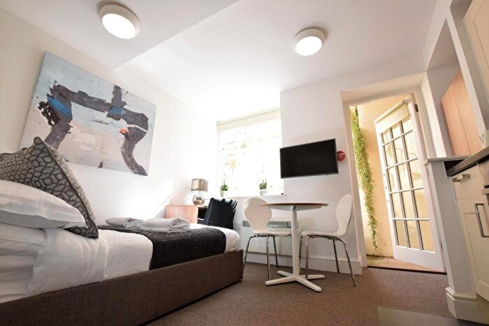 Studio To Rent In Berkeley Square, Bristol, BS8 - Photo 2