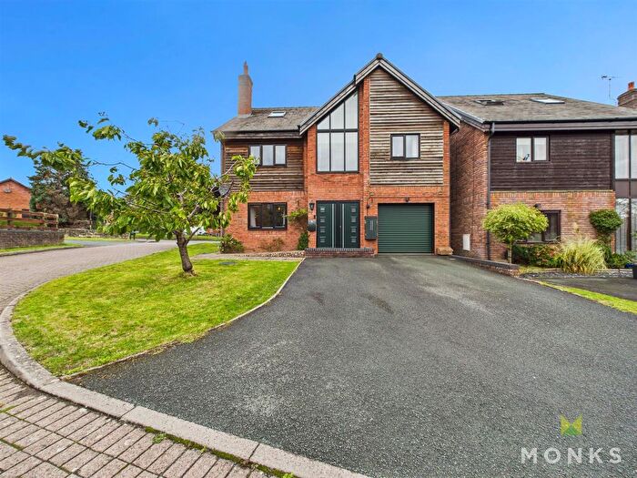 6 Bedroom Detached House For Sale In Oswalds Close, Oswestry, SY11