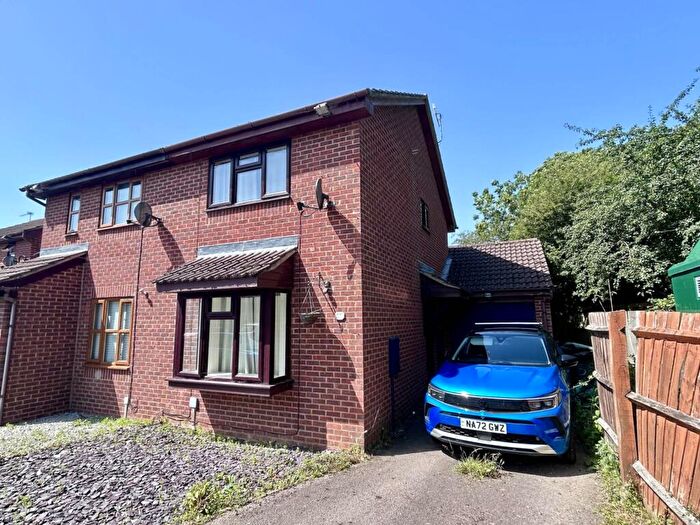 2 Bedroom Semi-Detached House To Rent In Westminster Way, Banbury, OX16