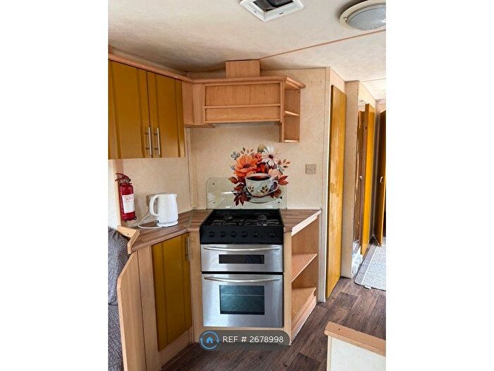 2 Bedroom Mobile/park Home To Rent In Weeping Willows, Cranley, GU6