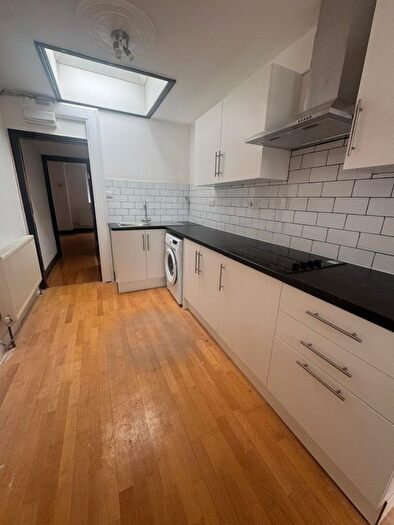 2 Bedroom Flat To Rent In Hounslow, TW5