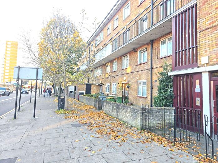 2 Bedroom Flat To Rent In High Street, London, E13