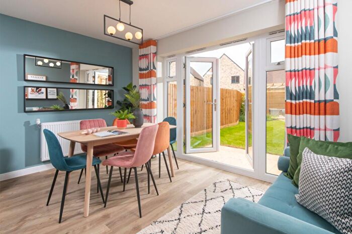 3 Bedroom Town House For Sale In Dee Road, Tilehurst, Reading, RG30