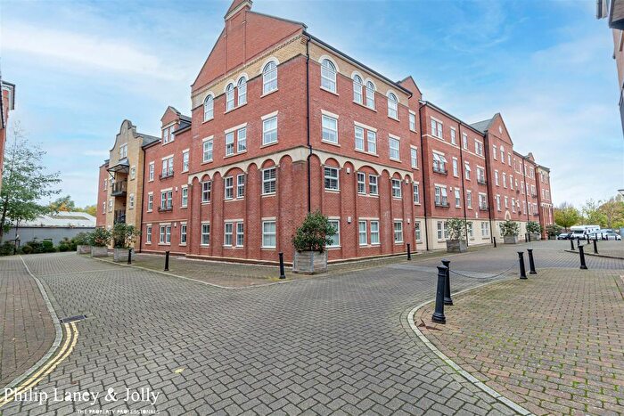 2 Bedroom Flat For Sale In Armstrong Drive, Worcester, WR1