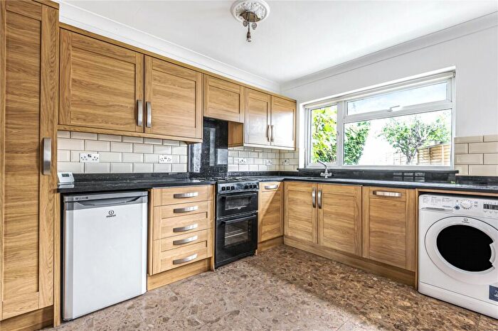 4 Bedroom House To Rent In Cedar Avenue, Enfield, EN3