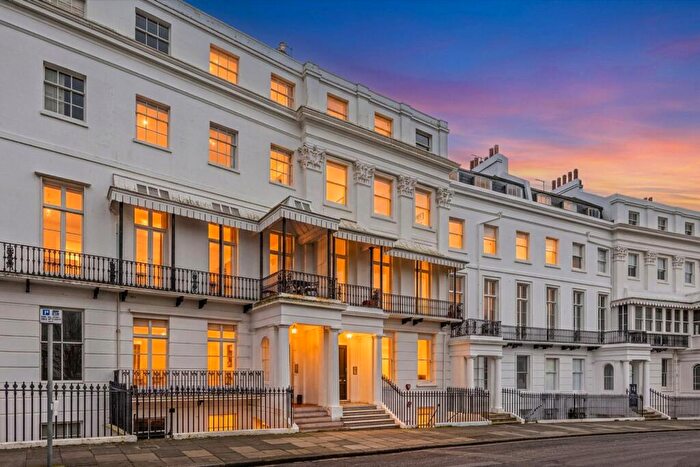 2 Bedroom Apartment For Sale In Lewes Crescent, Brighton, BN2