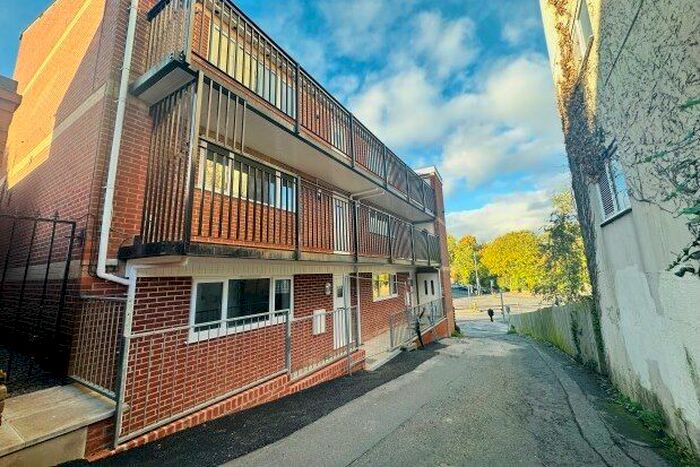 2 Bedroom Flat To Rent In Greenhill Rise, Nottingham, NG4