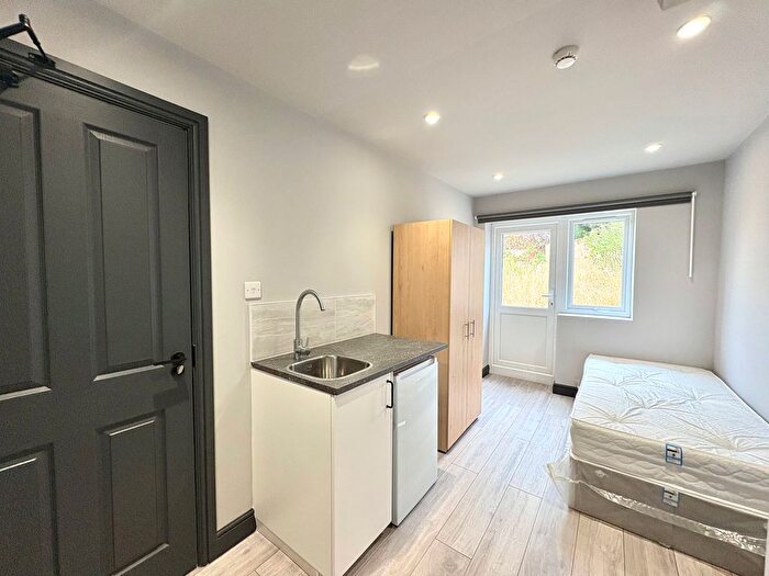 Studio To Rent In Forbes Avenue, Potters Bar, EN6