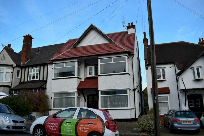 1 Bedroom Flat To Rent In Cliff Road, Leigh-On-Sea, SS9