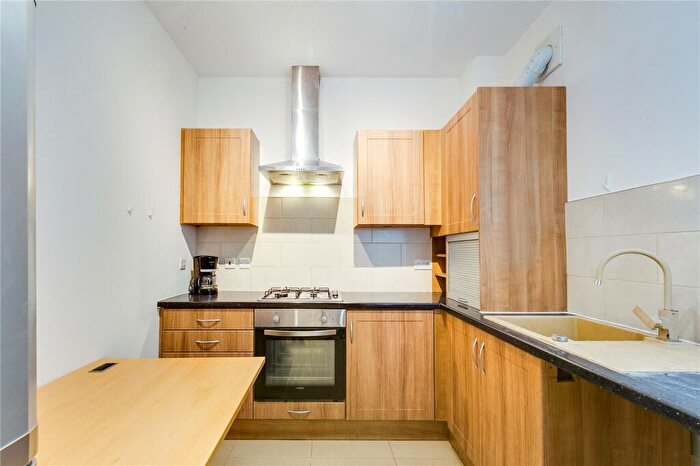 3 Bedroom End Of Terrace House To Rent In Caledonian Road, London, N7