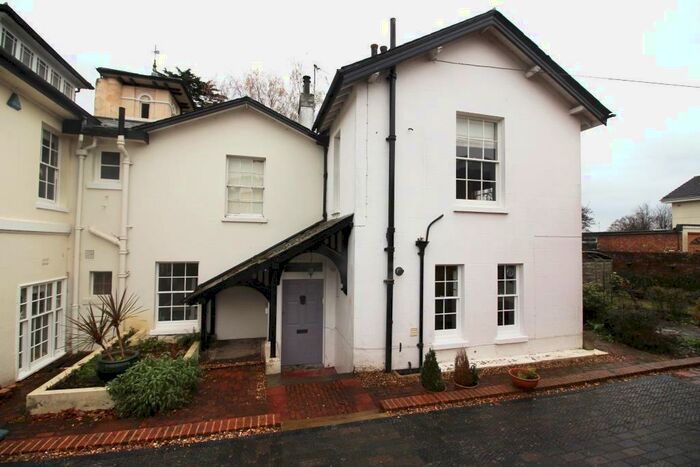 3 Bedroom Semi-Detached House To Rent In Cockney Hill, Tilehurst, Reading, RG30