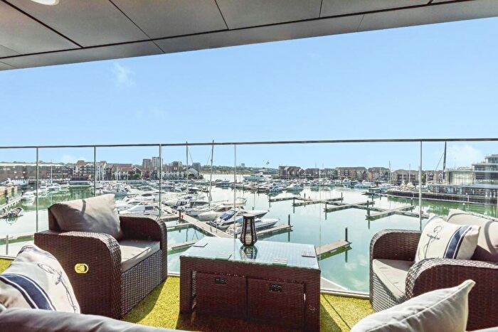 2 Bedroom Flat For Sale In The Hawkins Tower, Admirals Quay Ocean Way, Southampton, SO14