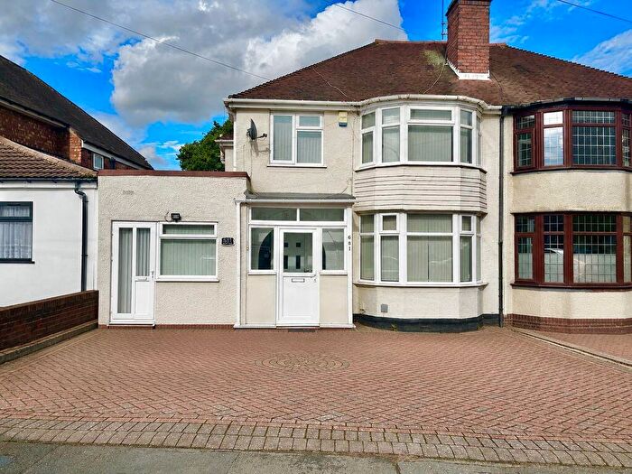 3 Bedroom Semi-Detached House For Sale In Walsall Road, Great Barr, Birmingham, B42