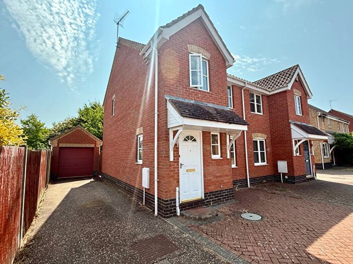3 Bedroom Semi-Detached House For Sale In Howley Gardens, Lowestoft, NR32