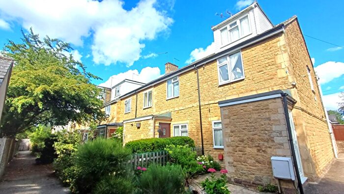 3 Bedroom Cottage For Sale In Lodge Terrace, Chipping Norton, OX7
