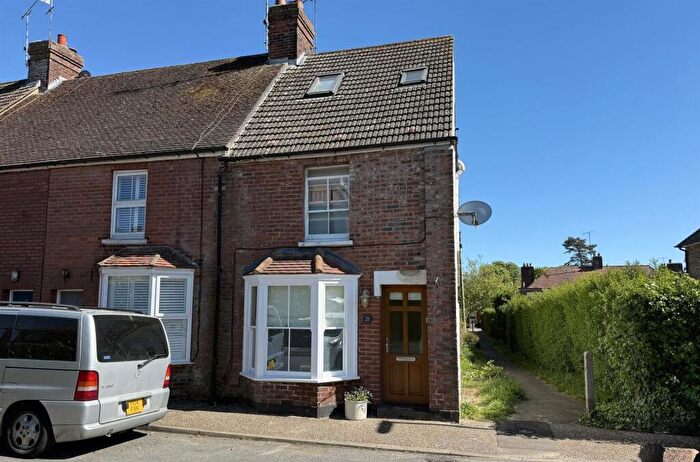 3 Bedroom End Of Terrace House For Sale In Woodview, Arundel, BN18