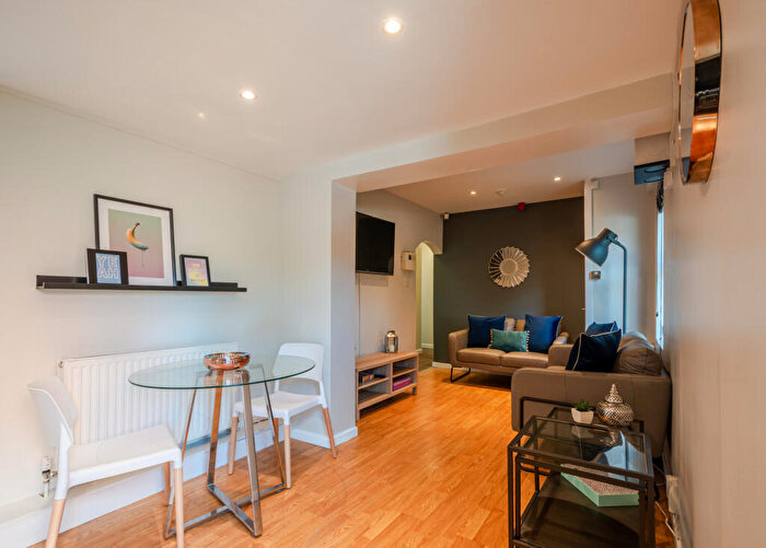 4 Bedroom Flat To Rent In St Michaels Lane, Leeds, LS6